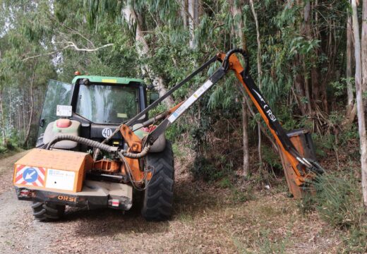 O Concello de Frades leva rozadas máis de 400 quilómetros de estradas este ano